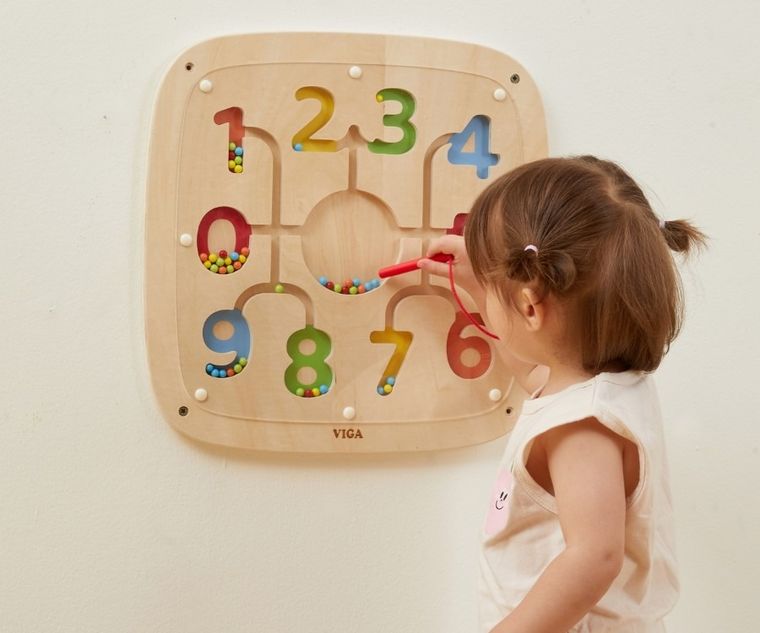 Viga, tablica manipulacyjna, magnetyczna zabawa z liczbami