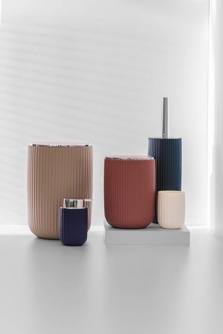 Wenko, kosz łazienkowy, Agropoli, z obrotową pokrywą, 5,5l