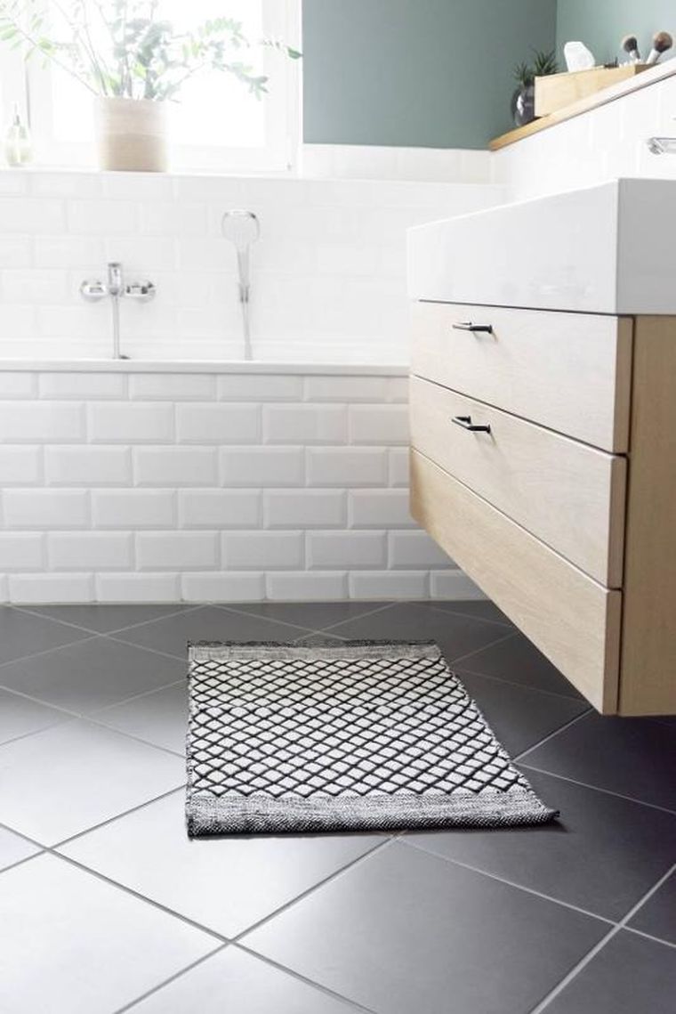 Wenko, Tara, dywanik łazienkowy z poliestru z recyklingu