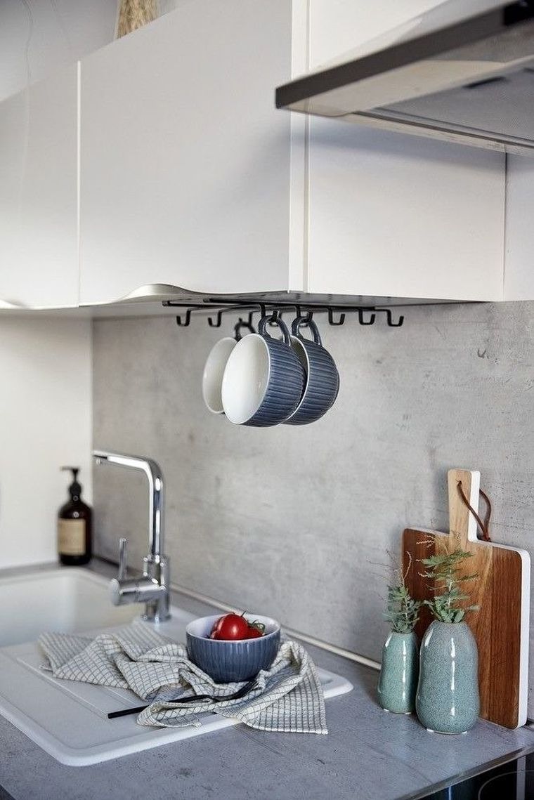 Wenko, uchwyt na kubki do szafki, 8 haczyków, czarny