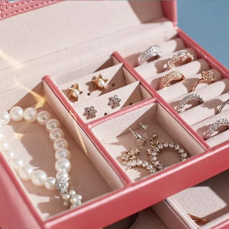 Wielopoziomowa szkatułka, kuferek na biżuterię, czarny