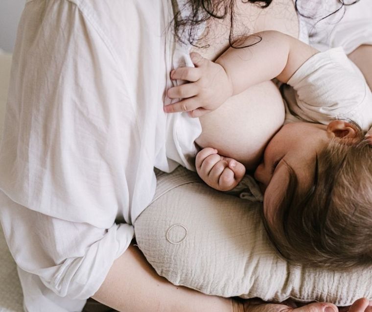 Yoonco, muślinowa poduszka do karmienia, rogal, brudny róż