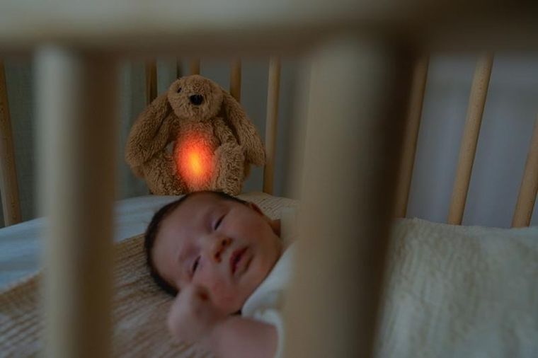 Zazu, Królik RO, szumiąca maskotka z lampką nocną, beżowa