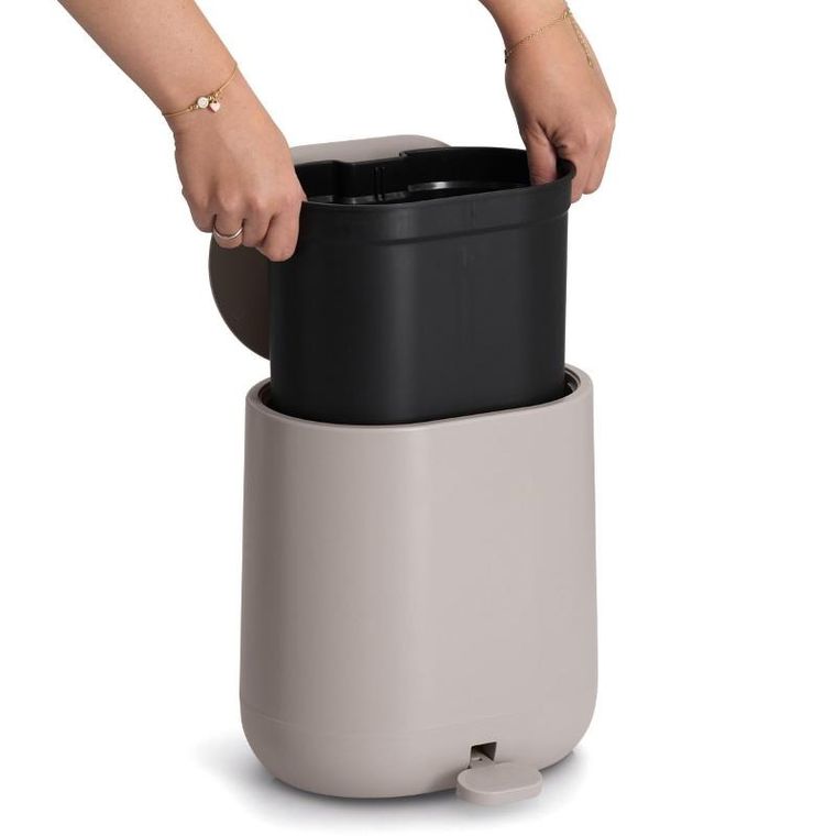 Zeller, kosz pedałowy z wolnoopadającą pokrywą, 6l