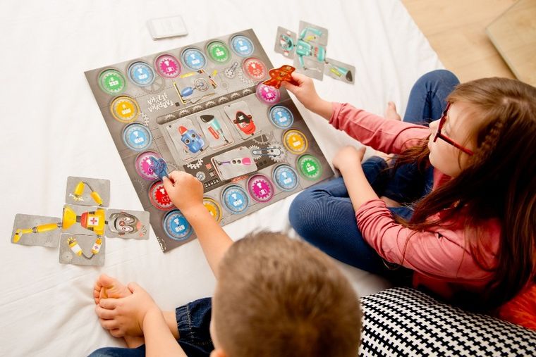 Zielona Sowa, Fabryka języka, gra familijna