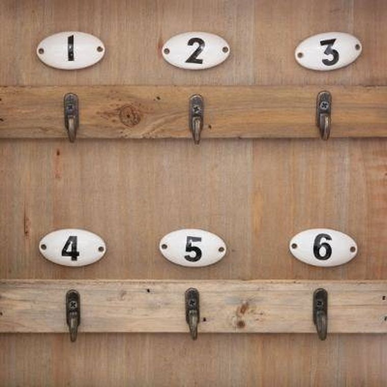 5five Simply Smart, drewniana szafka na klucze, 26-38 cm