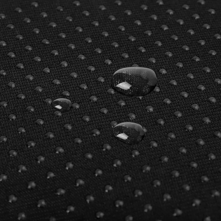 Akuku, mata pod fotelik samochodowy, krótka, czarna