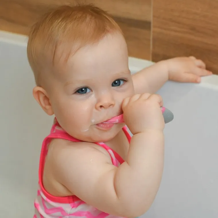 Akuku, szczoteczka do zębów, różowa, 0m+