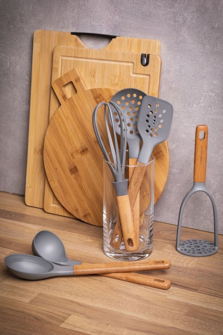 Altom Design, tłuczek do ziemniaków z drewnianym uchwytem, szary, 26-8,5-7,5 cm