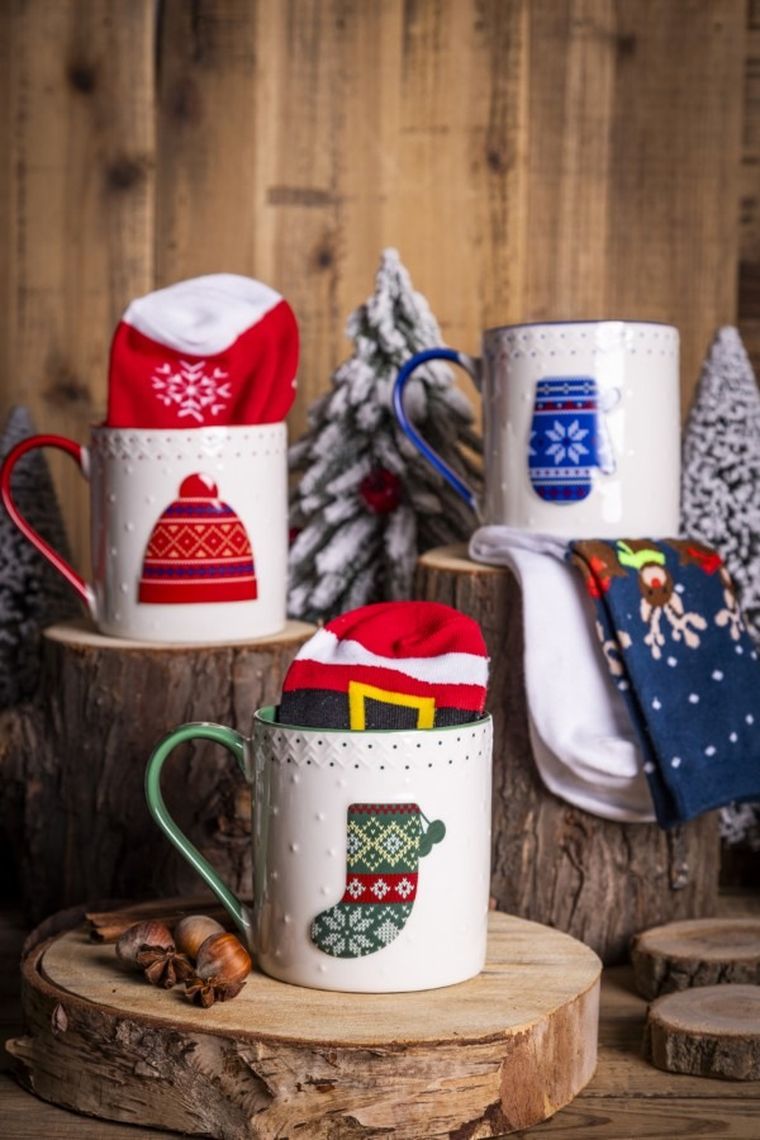 Altom Design, zestaw kubek świąteczny nbc, czerwony, 500 ml, ze skarpetkami, rozmiar 35-44