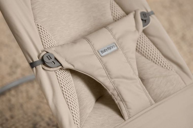 BabyBjörn, Balance Soft Woven/Jersey, leżaczek bujaczek, piaskowoszary