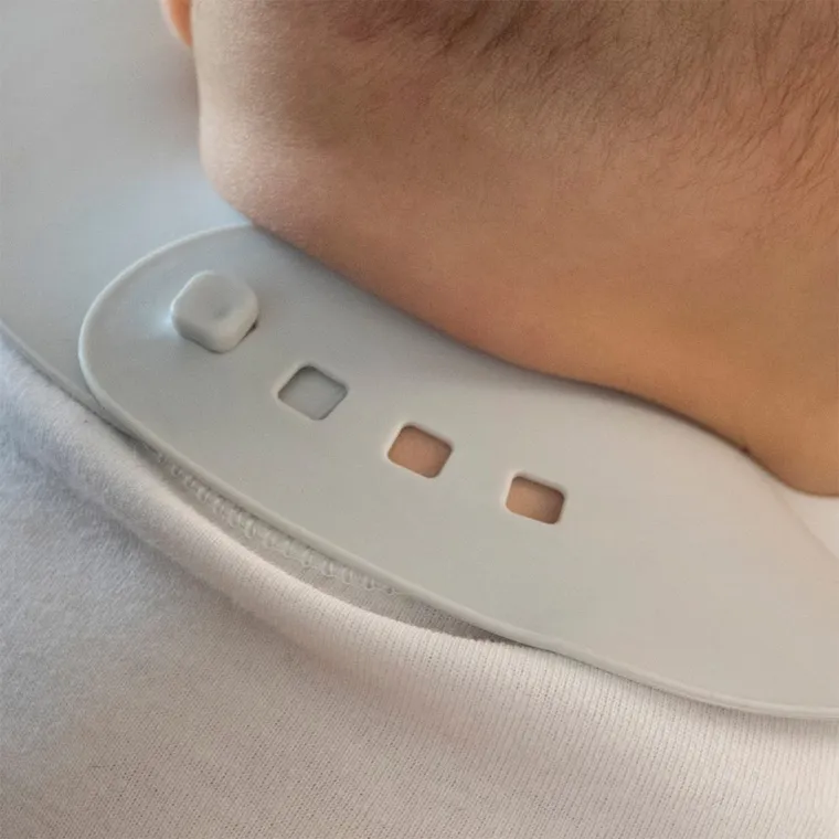 BabyOno, miękki śliniak z kieszonką i regulowanym zapięciem, błękitny