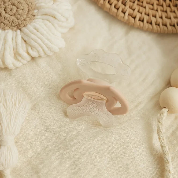 BabyOno, silikonowy gryzak dla niemowląt, beżowy