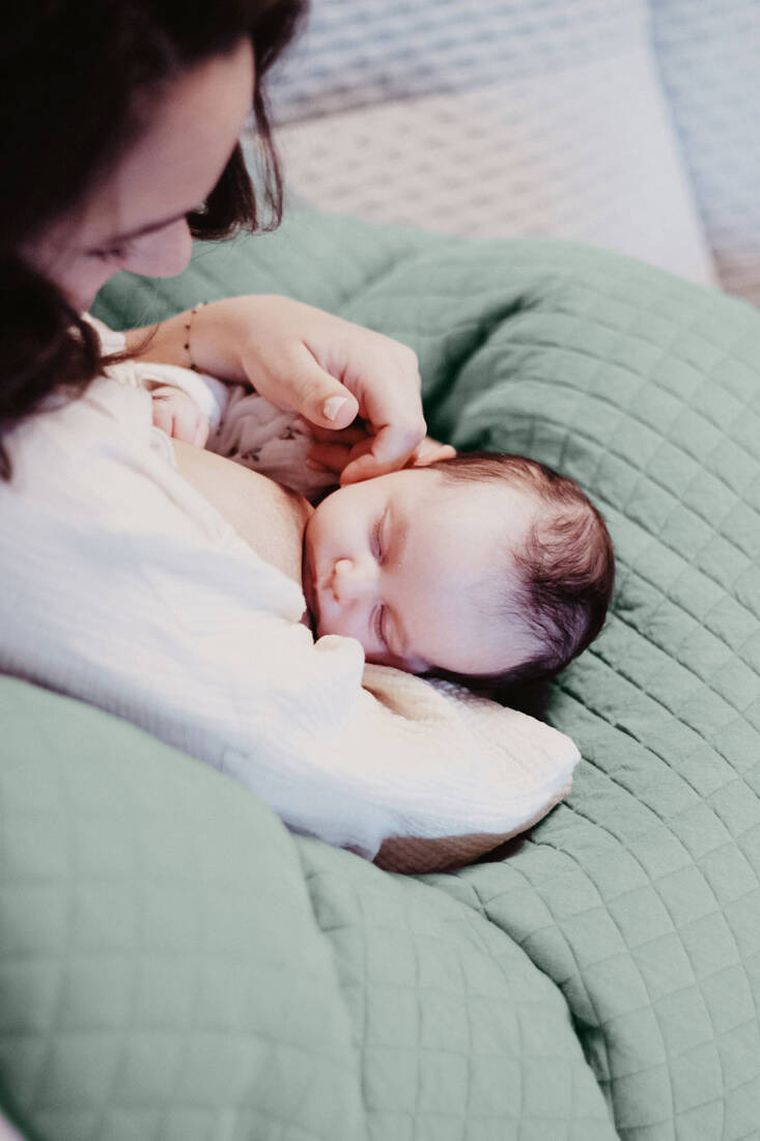 Beaba, Big Flopsy Fleur de coton, ergonomiczna poduszka, rogal dla kobiet w ciąży i karmiących, Sage Green