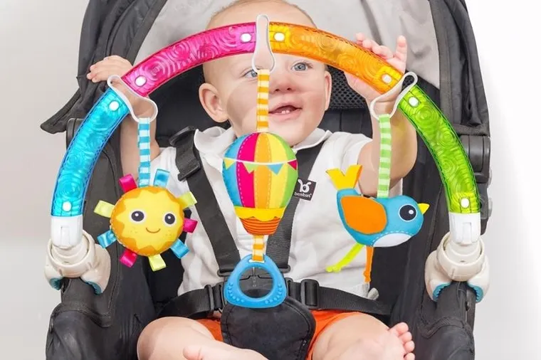 Benbat, Rainbow, pałąk z zabawkami do wózka