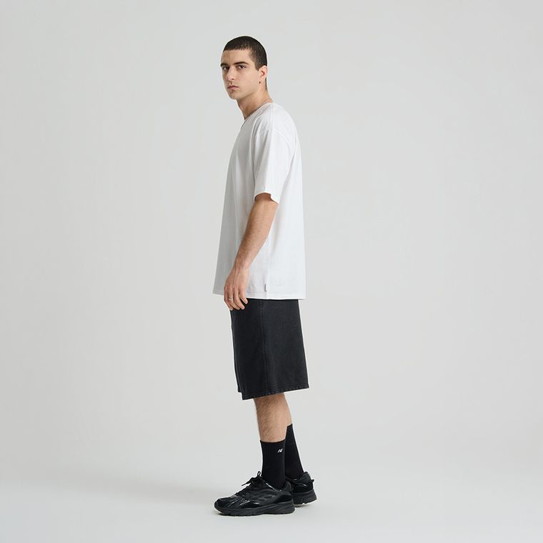 Biała koszulka basic o kroju relaxed NOWEAR