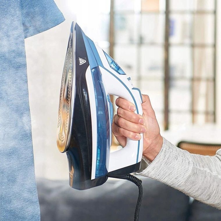 Black&Decker, żelazko parowe, 2400W, białe, BXIR2402E