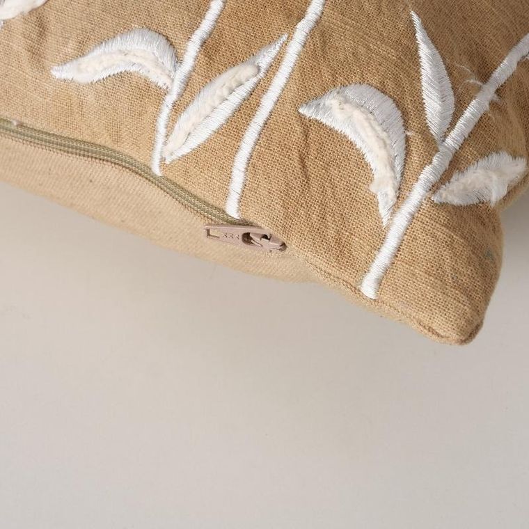 Boltze Home, Marielle, poduszka dekoracyjna w kwiatki, wyszywana, 49-29,3 cm