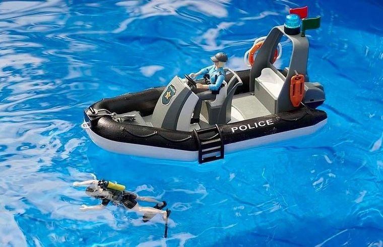 Bruder, Dodge RAM 2500, Pick-up z łodzią, pojazd policyjny