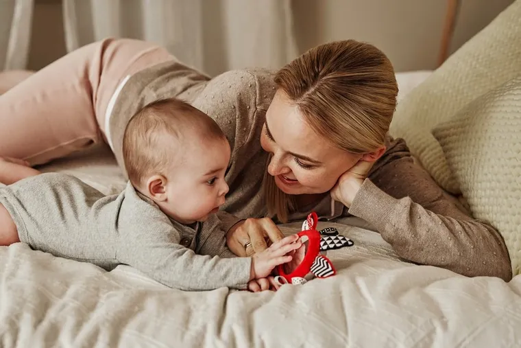 Canpol Babies, Sensory Toys, zabawka kontrastowa z piszczkiem i lusterkiem