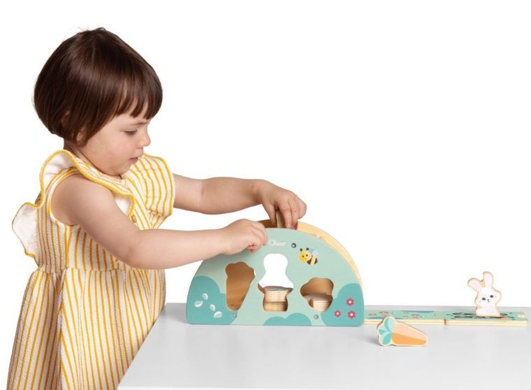 Chicco, My Wood Friends, Wzgórze króliczków, zestaw figurek drewnianych