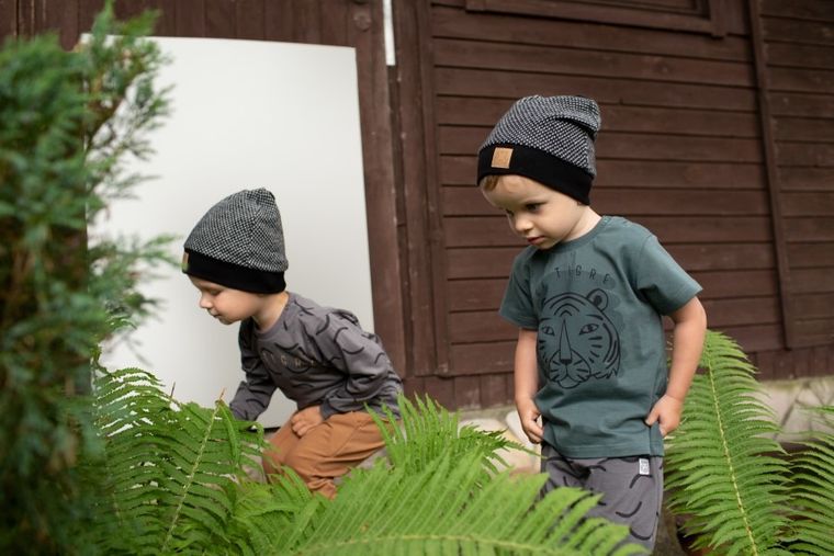 Czapka chłopięca z pomponem, czarna, Pinokio