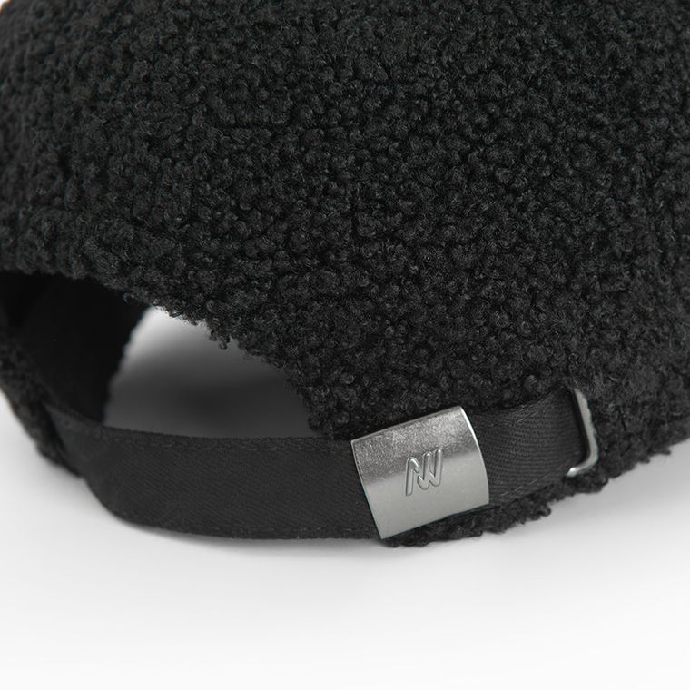 Czapka unisex z daszkiem baranek NOWEAR