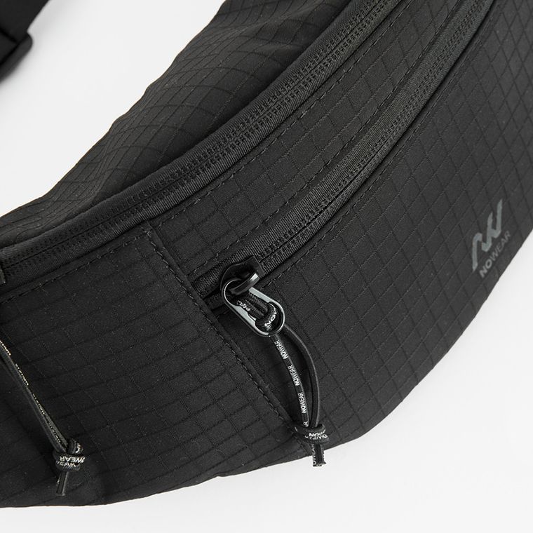 Czarna torba crossbody unisex z regulowanym paskiem NOWEAR