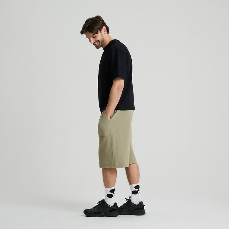 Czarny t-shirt unisex o luźnym kroju NOWEAR