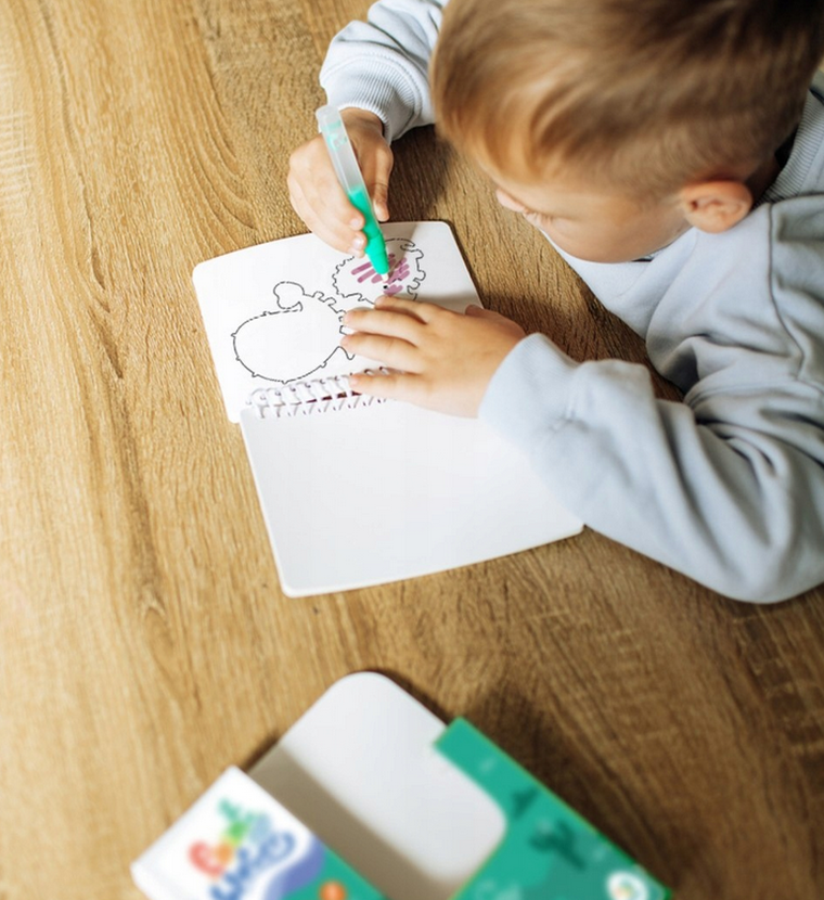 Dinozaury. Malowanka wodna z markerem