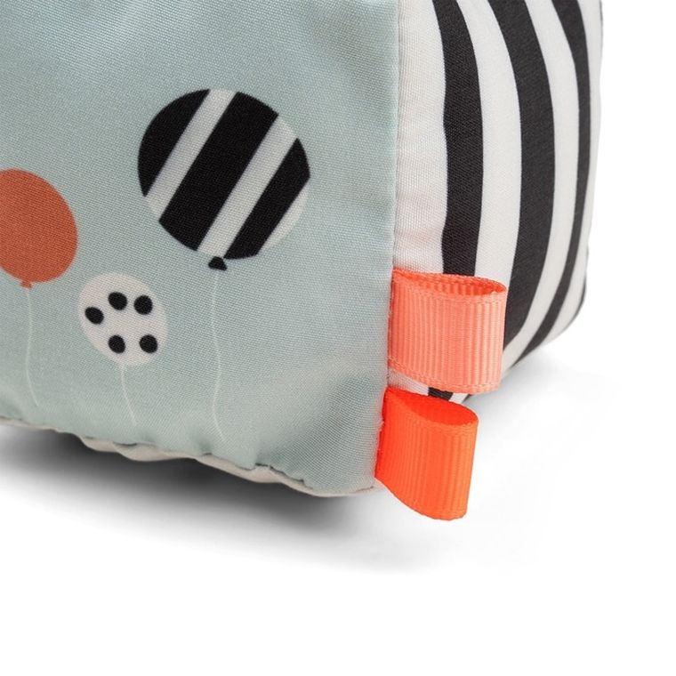 Done by Deer, Happy Clouds, kostka zawieszka kontrastowa