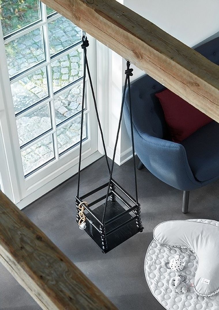 Done by Deer, huśtawka drewniana, czarna