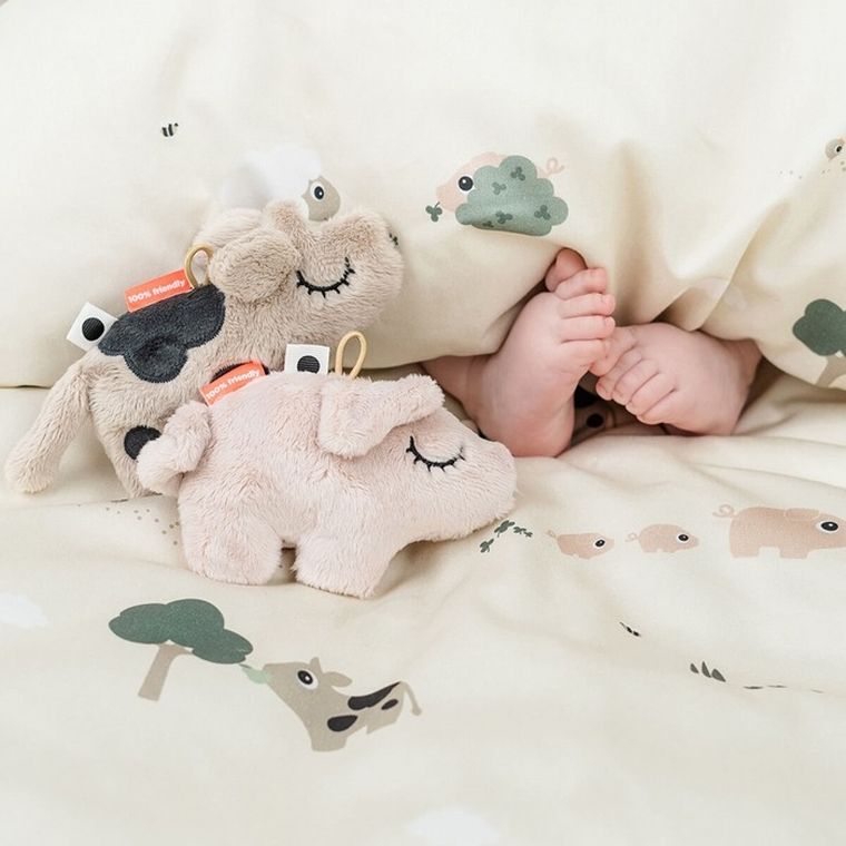 Done By Deer, Krówka Dotti, grzechotka sensoryczna, sand