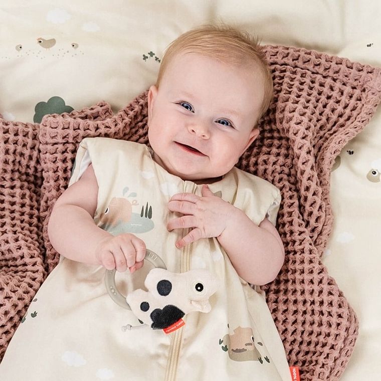 Done By Deer, Krówka Dotti, grzechotka z gryzakiem, sand