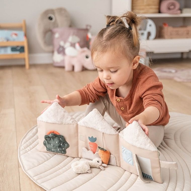 Done By Deer, Lama Lalee, domek lamy, miękka książeczka