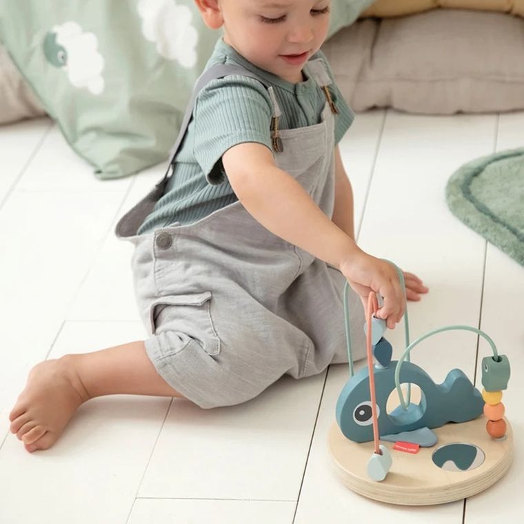 Done by Deer, Wally, labirynt drewniany