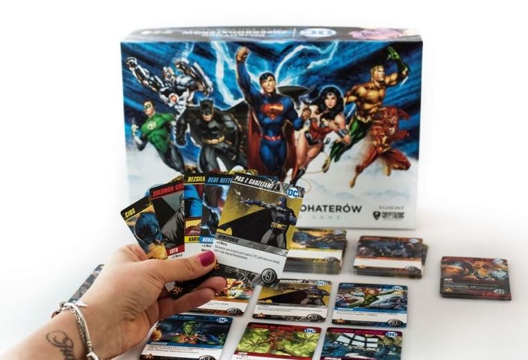 Egmont, Pojedynek Superbohaterów, gra karciana