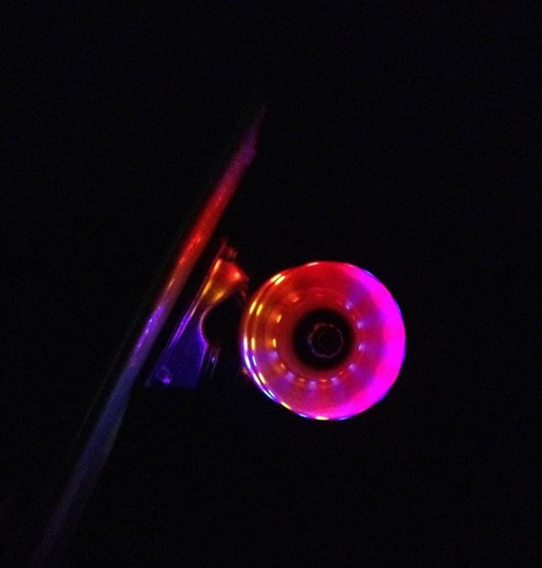 Enero, deskorolka LED, różowa, 22"