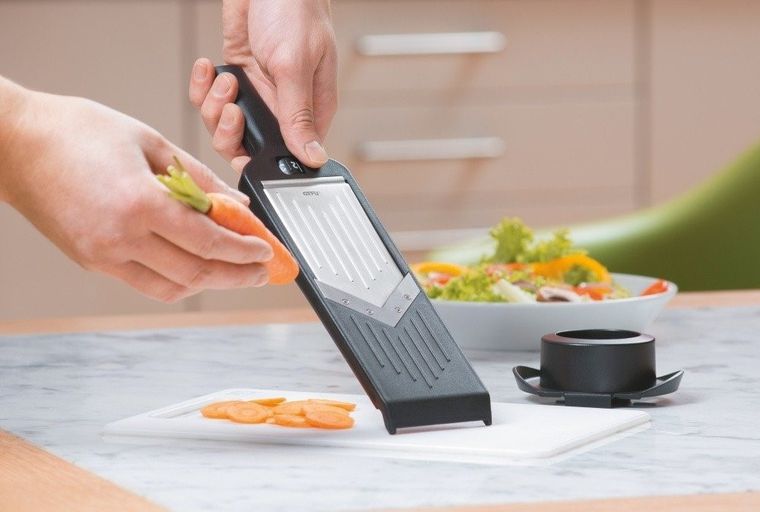 Gefu, krajalnica do warzyw z uchwytem, stalowe ostrze z regulacją grubości