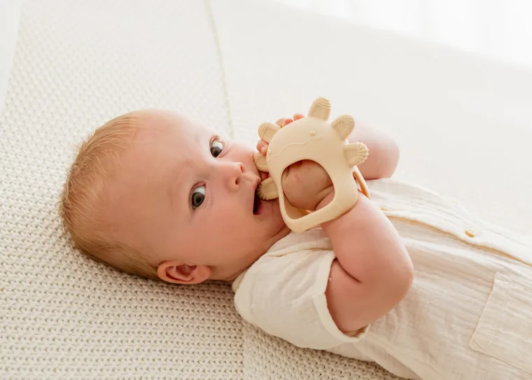 GiliGums, Aksolotl, gryzak silikonowy, beżowy