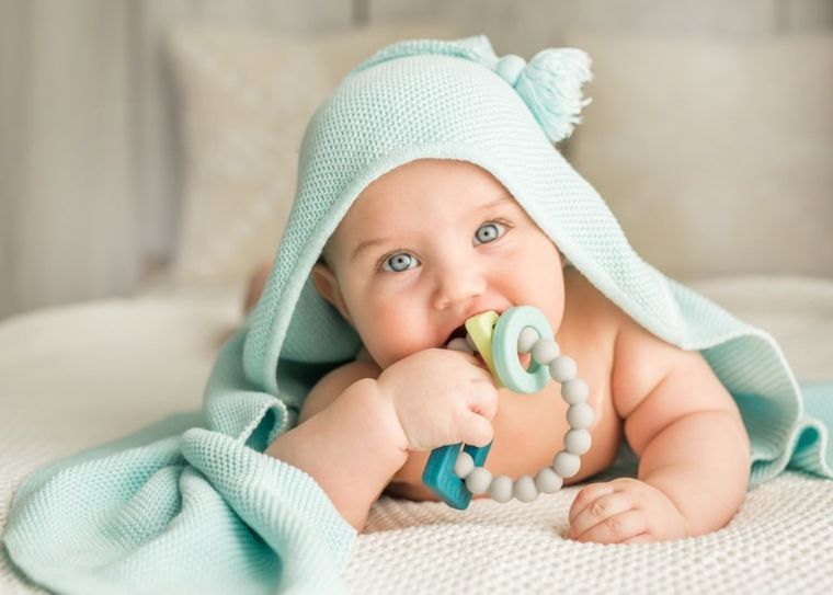 GiliGums, Kształty, gryzak z zawieszkami, 0m+