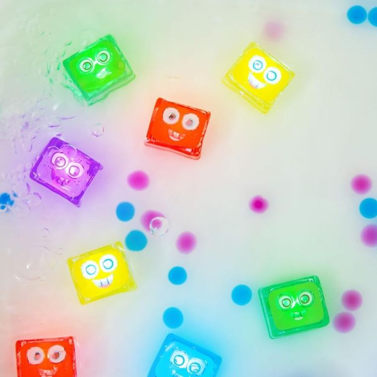 Glo Pals, Sammy, postać do kąpieli i kostki sensoryczne świecące w wodzie, zestaw