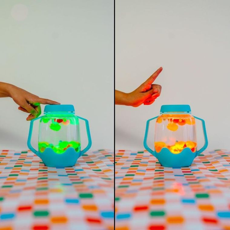 Glo Pals, słoik sensoryczny do napełnienia wodą, czerwony