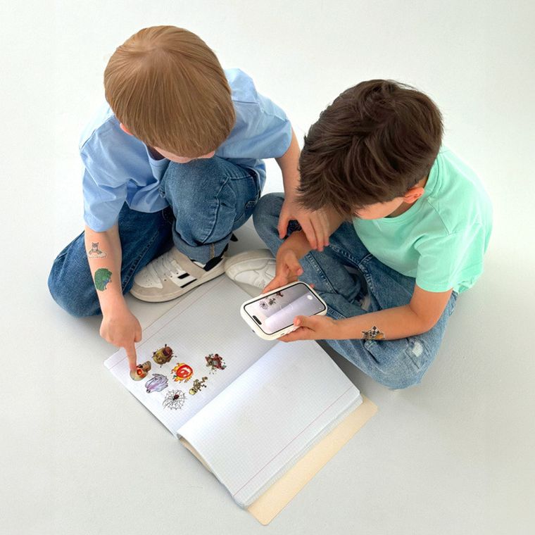 HoloToyz, naklejki AR z dźwiękiem, Monster Mash