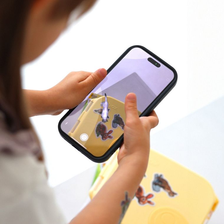 HoloToyz, naklejki AR z dźwiękiem, Pet Party