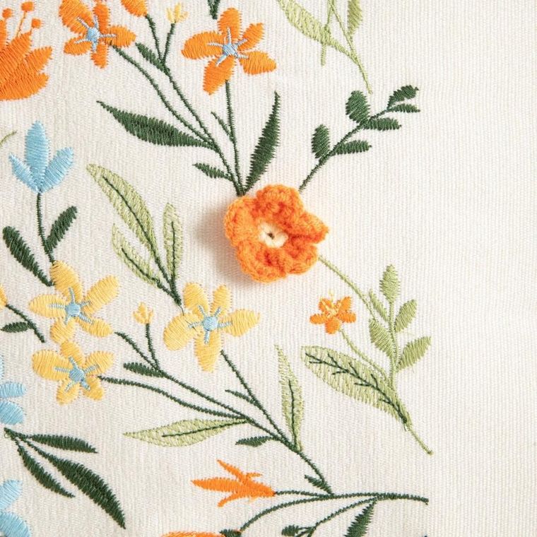 Homla, Lavit, poszewka, z trójwymiarowymi i haftowanymi kwiatami, 45-45 cm