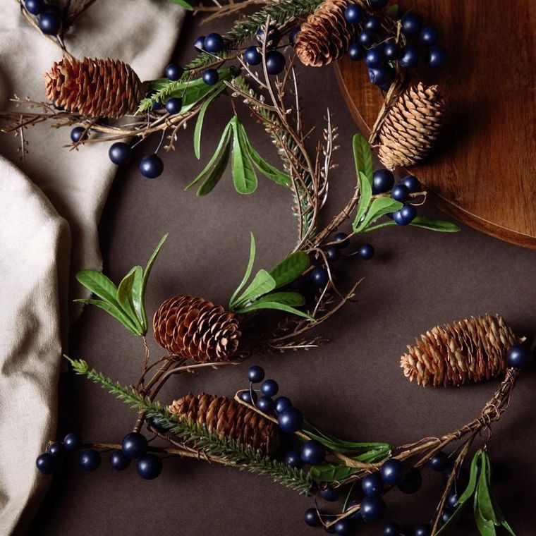 Homla, Tundra, girlanda z szyszkami i głogiem, 120 cm
