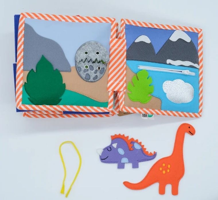 Jolly Designs. Dino. Książeczka sensoryczno-manipulacyjna