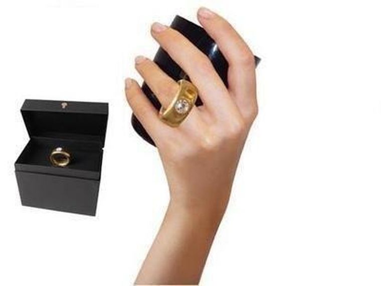 Kubek ze złotym pierścieniem, czarny