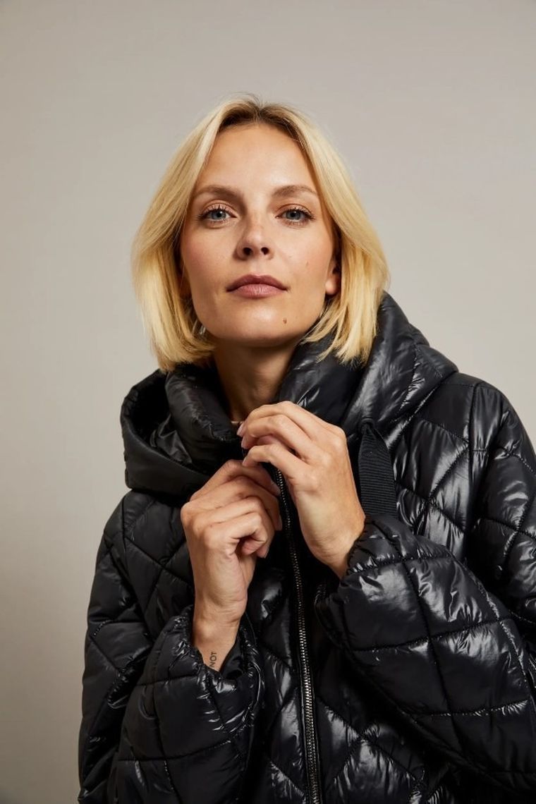 Kurtka damska z kapturem, czarna, Moodo